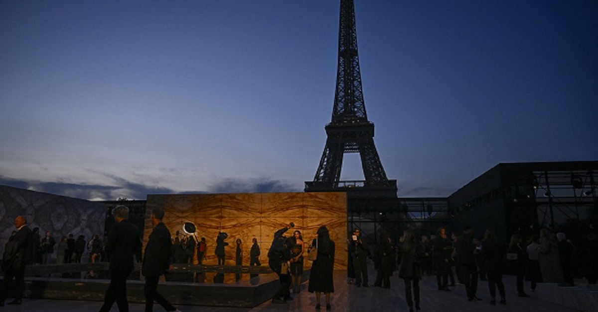 France To Mourn Pope Francis With Eiffel Tower Blackout