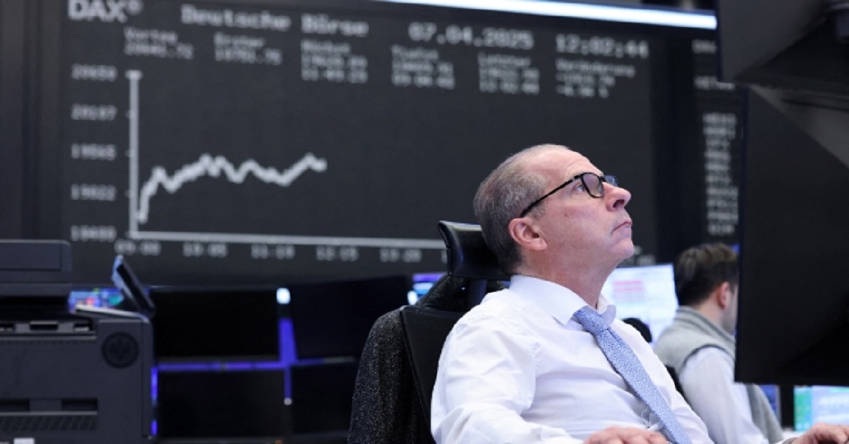 Stocks Diverge As Traders Await Fed Rate Meeting