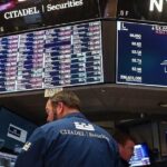 US Stocks Mixed As Tech Sector Loses Steam