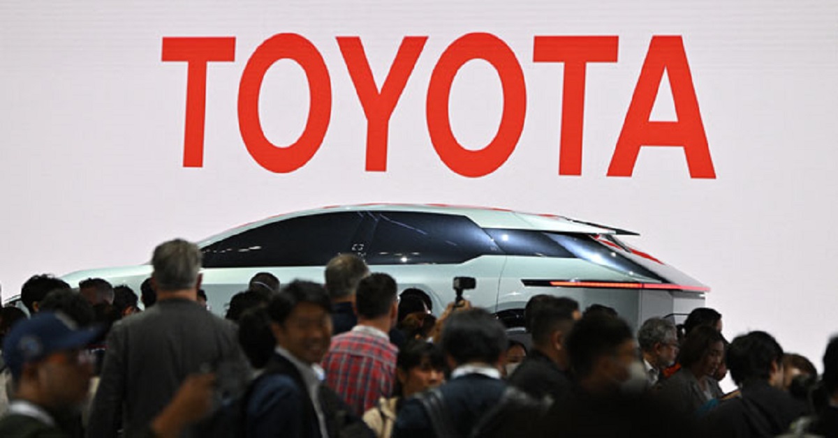 Toyota, Daimler To Merge Truck Subsidiaries